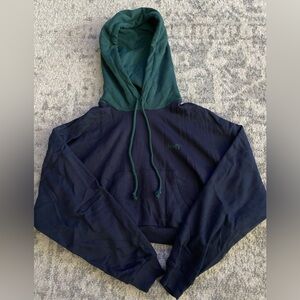 levi’s cropped hoodie